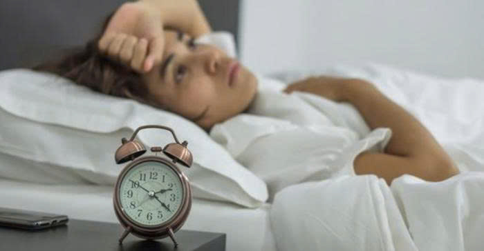 Mất ngủ triền miên? Kiểm tra ngay 5 lỗi phòng ngủ phổ biến